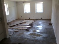 Rekonstukce-chalupy-domu-betononovani-podlahy